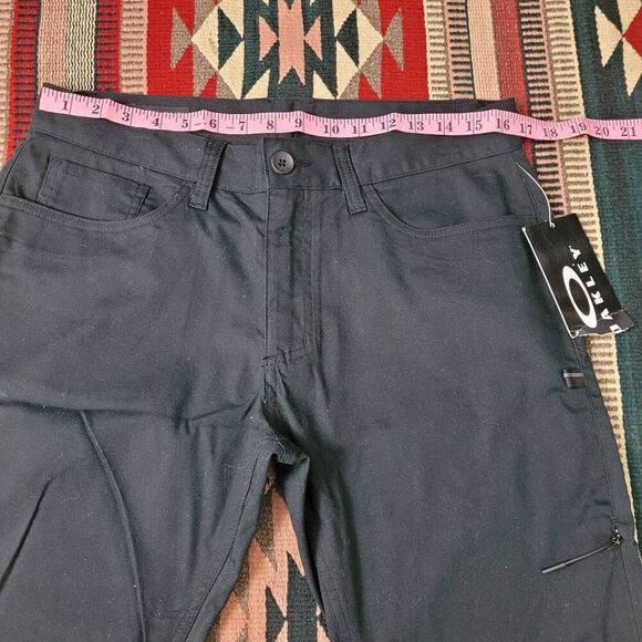 NWT Oakley Icon 5 Pocket Pant sz 32/34 Black Slim Straight Stretch Chinos Casual - Picture 6 of 8